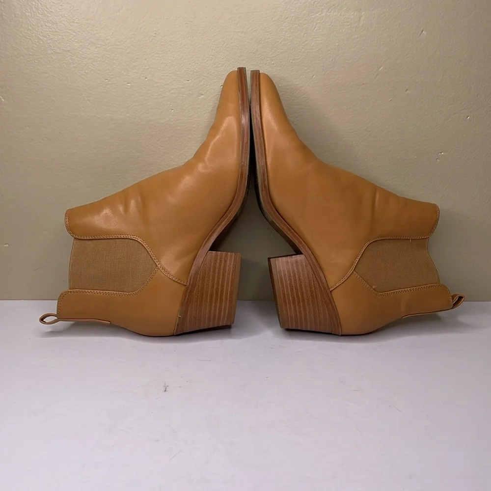 UNIVERSAL THREADS Ankle Boot Camel Vegan Leather Block Heel Western Vibe 9